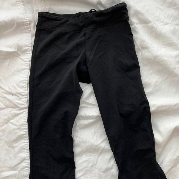 Lululemon Groove Mid-Rise Capri Size 4 - Picture 3 of 3